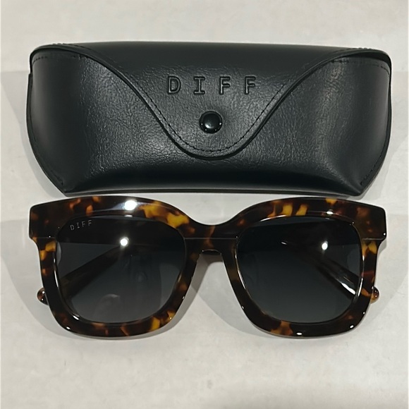 DIFF Carson Designer Square Sunglasses Women UV400 Polarized Protection, 2023 F. - Picture 6 of 16